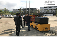 浙江客戶來廠驗貨，參觀湘潭鋰電池電機車運行測試