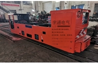 12噸雙司機室湘潭電機車發往煤礦